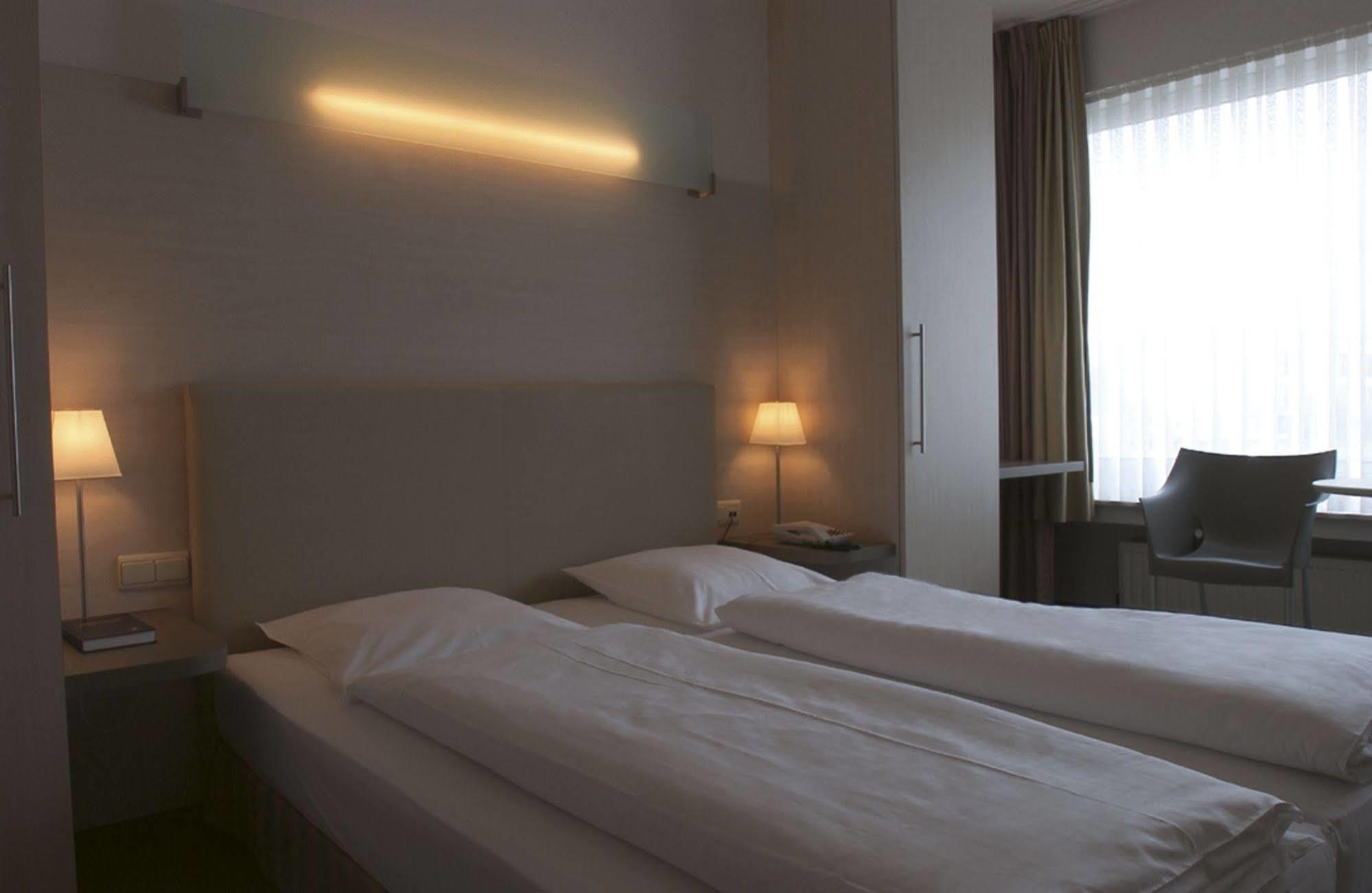 Hotel Melinda Oostende Bagian luar foto